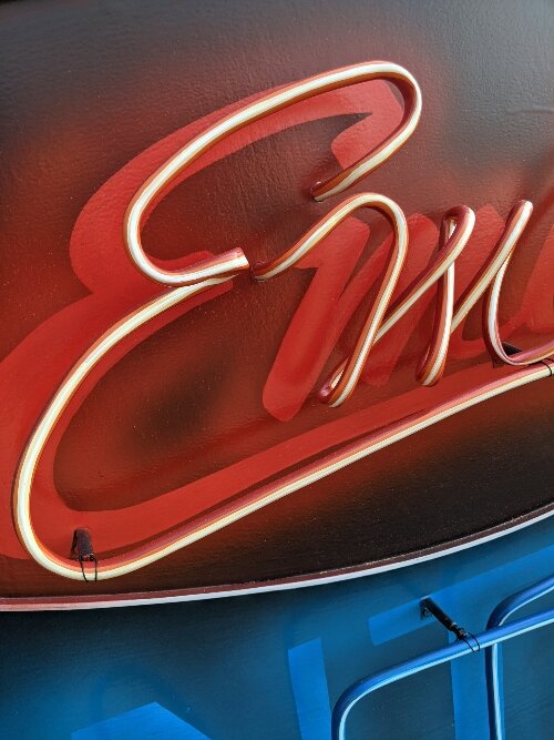 Sign painter brings lost art of hand painting and lettering back